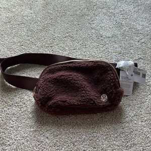 Lululemon everywhere belt bag *fleece